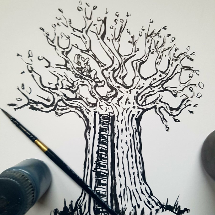 Hiker sitting in an tree